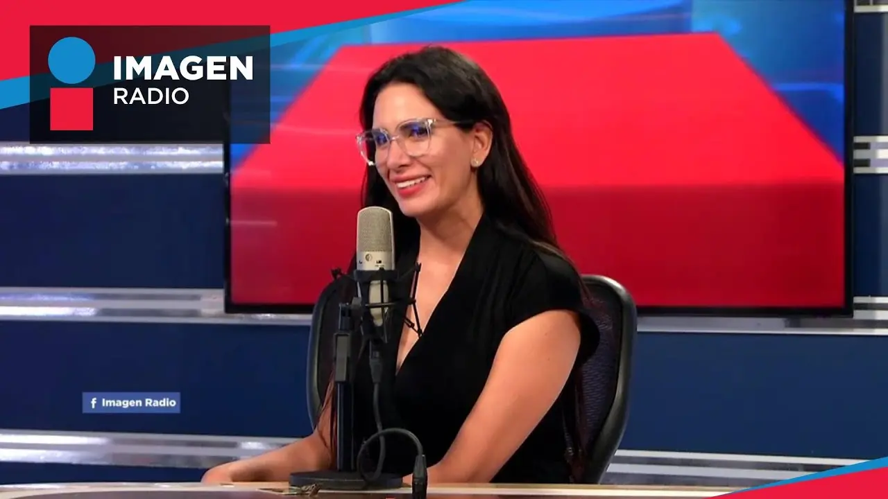Estefanía Cárdenas durante una entrevista en Imagen Radio