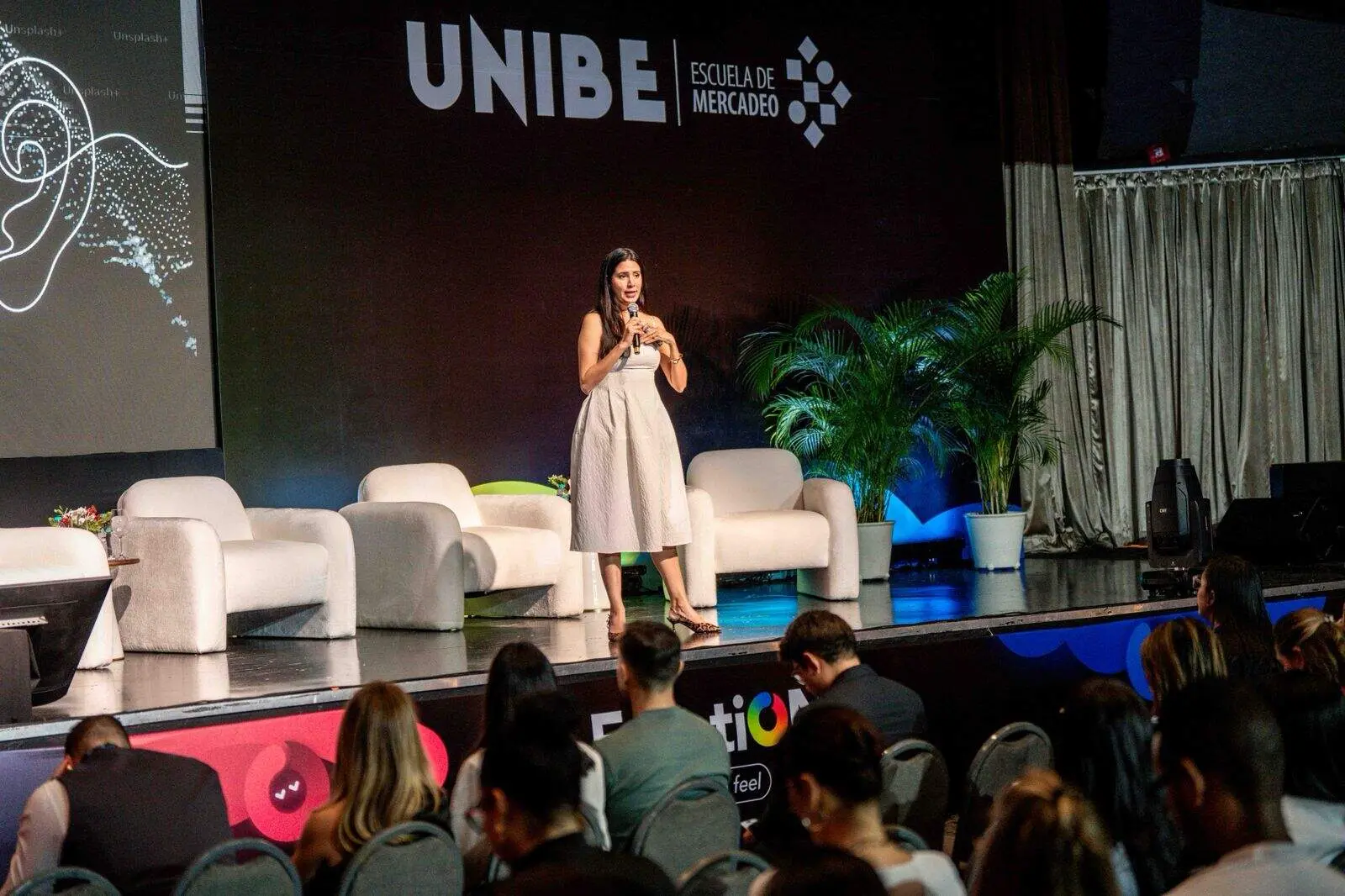 Estefanía Cárdenas durante su conferencia Inner Pulse en Mercadexpo 2025